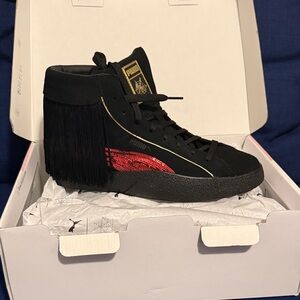 Puma Black and Red Fringe High-Tops Sz.10